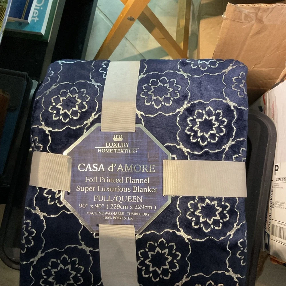 NWT Blue Flannel Casa d’Amore Luxury Textiles, foil printed, super luxurious